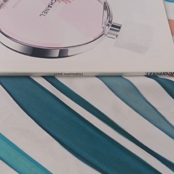 Teen Vogue Magazine February 2011 Growing Up Kardashian Cover - Picture 8 of 9